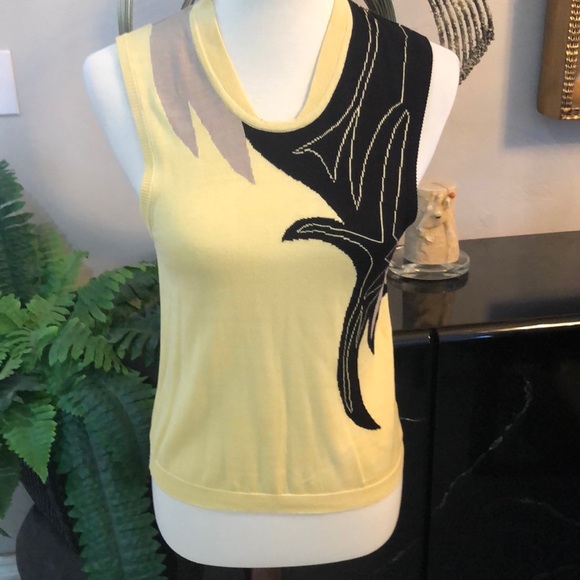 jamie sadock Tops - SZ M PALE YELLOW SLEEVELESS TOP WITH DESIGN.NWOT